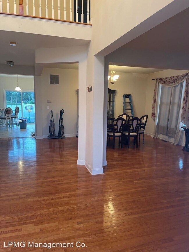 Foto del edificio - 4 br, 2.5 bath House - 9710 Bridle Rd