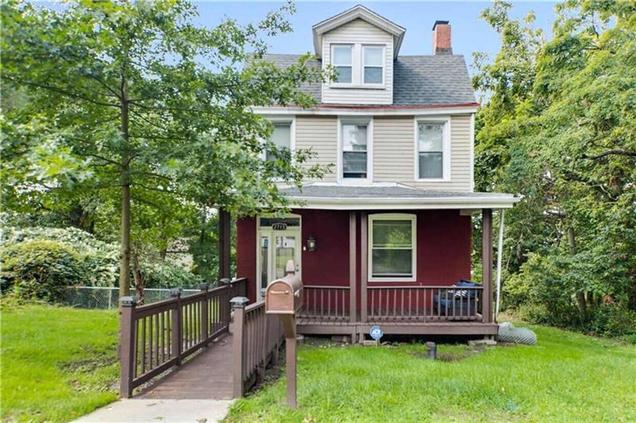 3 br, 2 bath House 2715 Glasgow St House Rental in Pittsburgh, PA