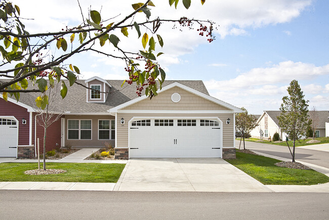 Attached Garages with Private Entry - Redwood Grove City