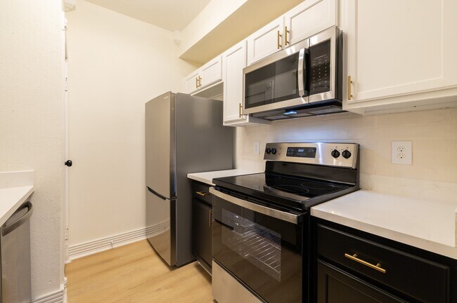 Building Photo - 10049 Westpark Dr