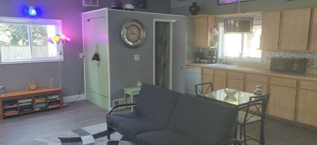 Foto del edificio - 318 107th St SW