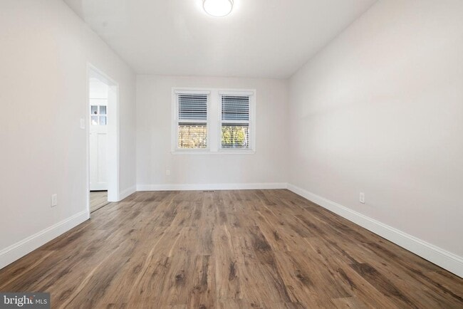 Building Photo - 3426 Parklawn Ave