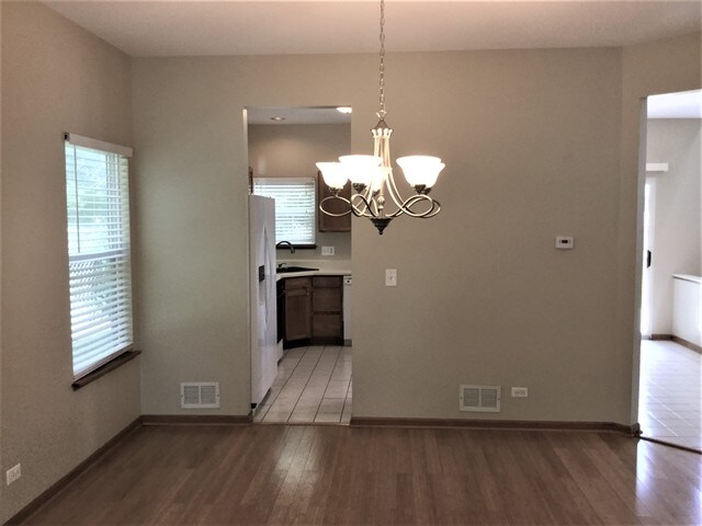 Building Photo - 994 Haywood Dr