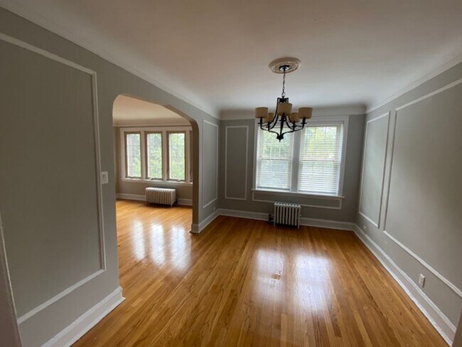 Foto del edificio - 2317 W Chase Ave