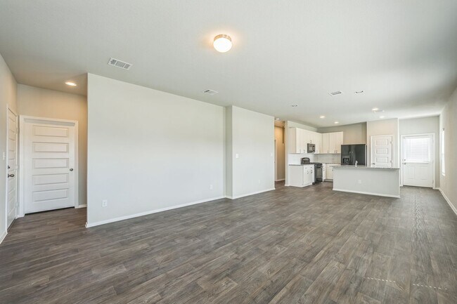 Building Photo - 107 Honeybee Ln