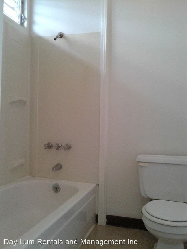 Building Photo - 460 Kilauea Ave