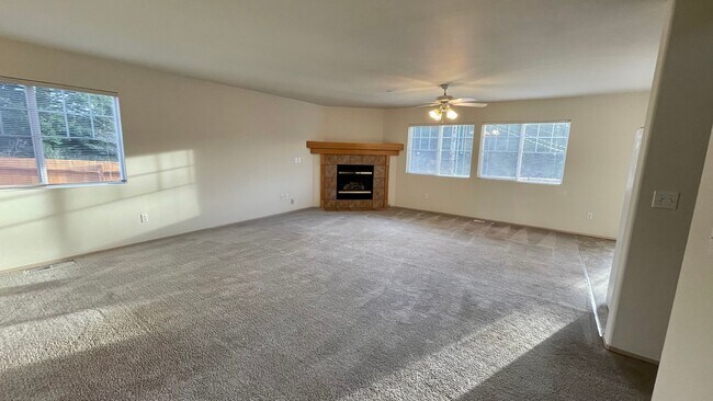Building Photo - Private 2 Story Corner Lot