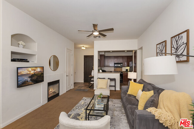 Building Photo - 48613 Classic Dr