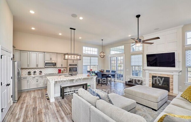 Foto del edificio - 2453 Grover Ridge Dr