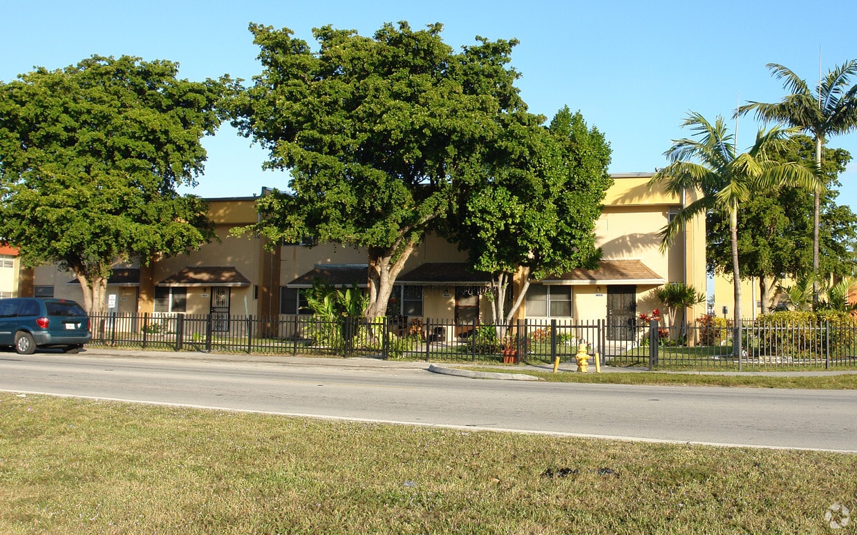 Building Photo - 1605 NW 75th St