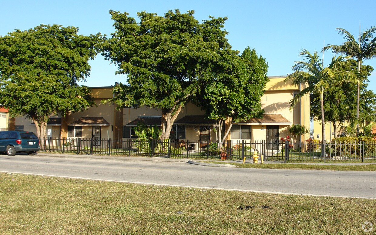 Foto del edificio - 1605 NW 75th St
