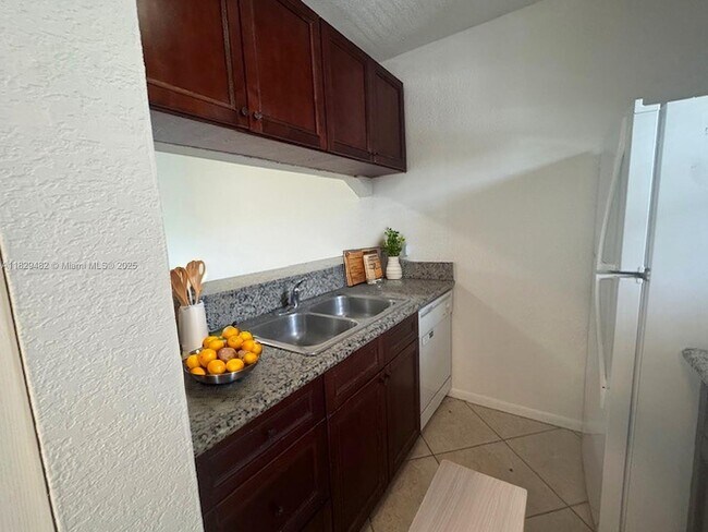 Foto del edificio - 3212 NW 102nd Terrace