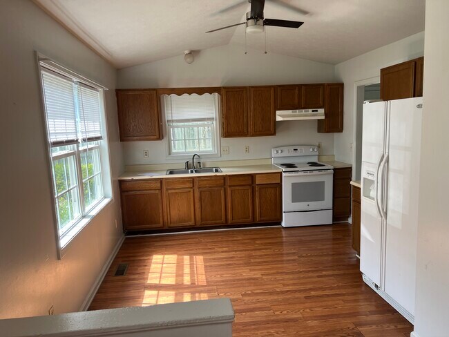 Building Photo - 61 Verona Ct Blvd