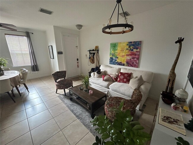 Foto del edificio - 5590 NW 107th Ave