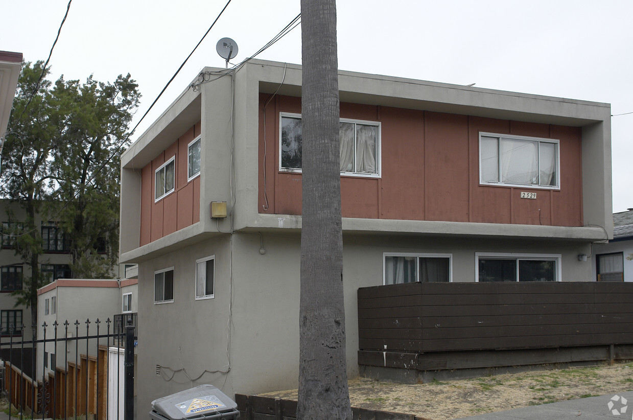 Building Photo - 2529 9th Ave