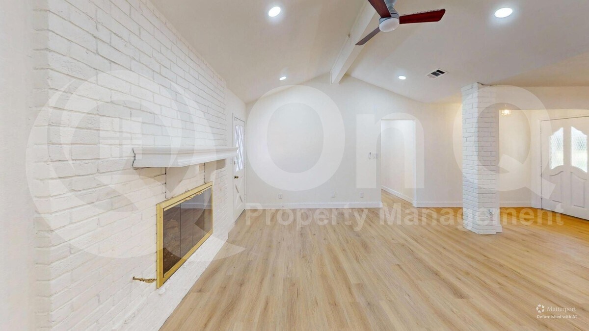 Foto principal - 208 Glenwick Pl