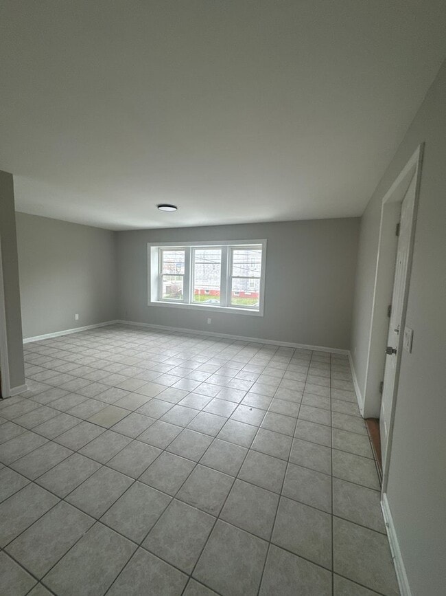 Building Photo - 718 Central Ave