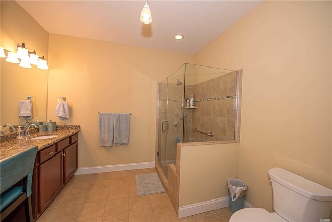 Building Photo - 293 Halley Dr