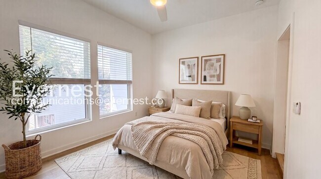 Foto del edificio - 3 Bed/2.5 Bath Home with Fenced Yard / Pet-Friendly / Available Now!