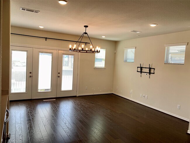 Building Photo - 8604 Cedardale Park Dr