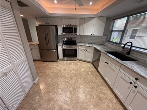 Building Photo - 9836 Luna Cir