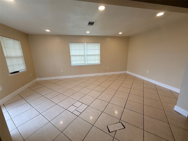 Foto del edificio - 2330 Hillshire Dr