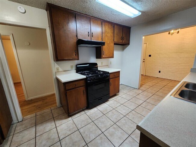 Foto del edificio - 6909 Cooper Ln