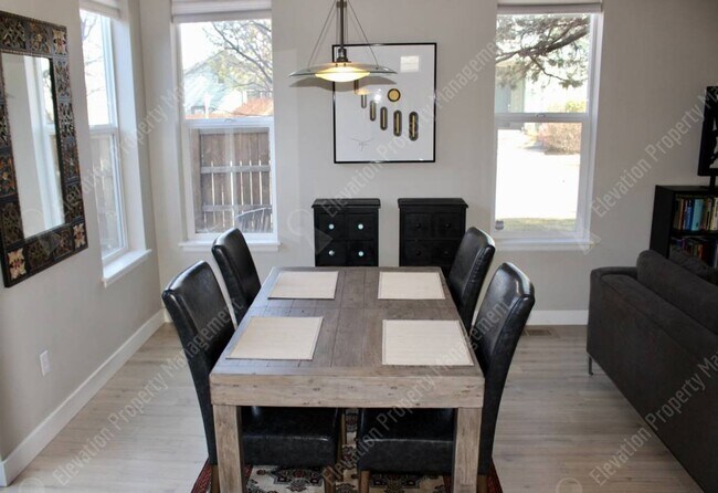 Foto del edificio - Furnished 2 BR home in Old Mill district