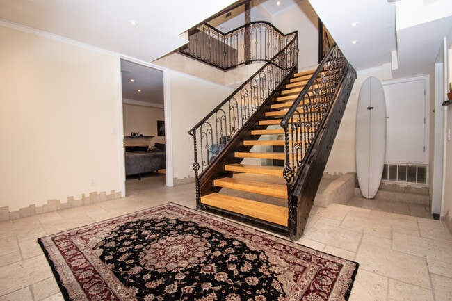 Building Photo - 3235 Hillock Dr