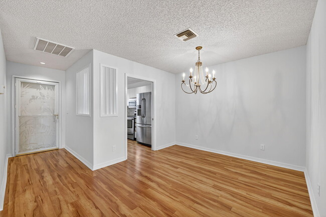 Foto del edificio - 6101 SE Landing Way