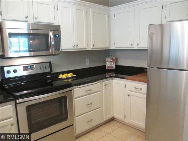 Kitchen with all stainless appliances - 7540 Edinborough Way