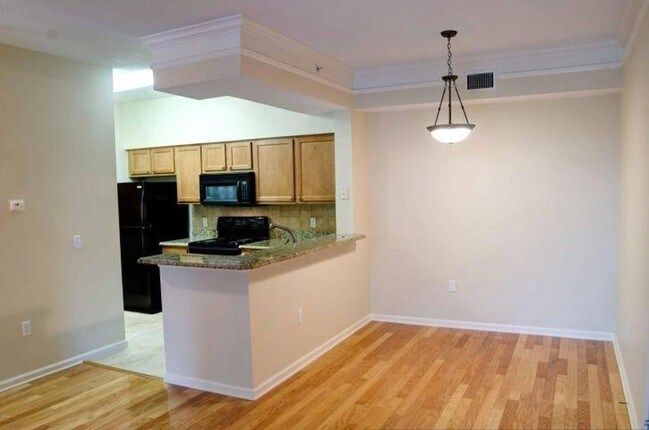 Foto del edificio - 1210 Myrtlewood Cir E