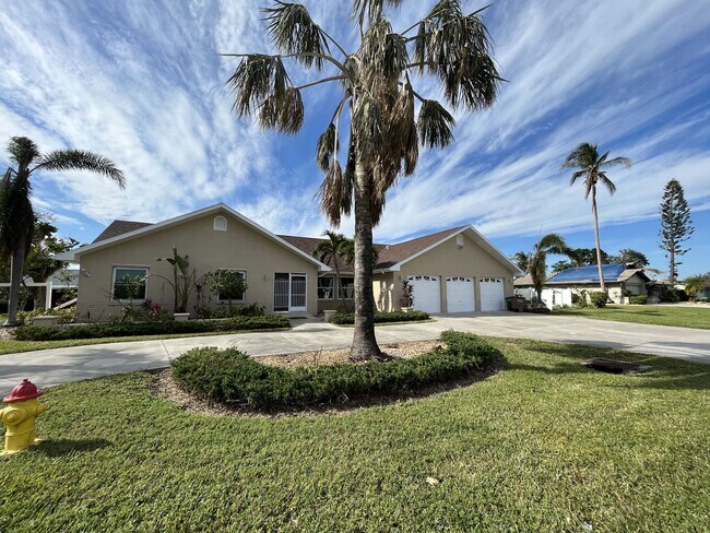 Building Photo - Newly Renovated! 5 Bedroom, 3 Bath Pool Home!