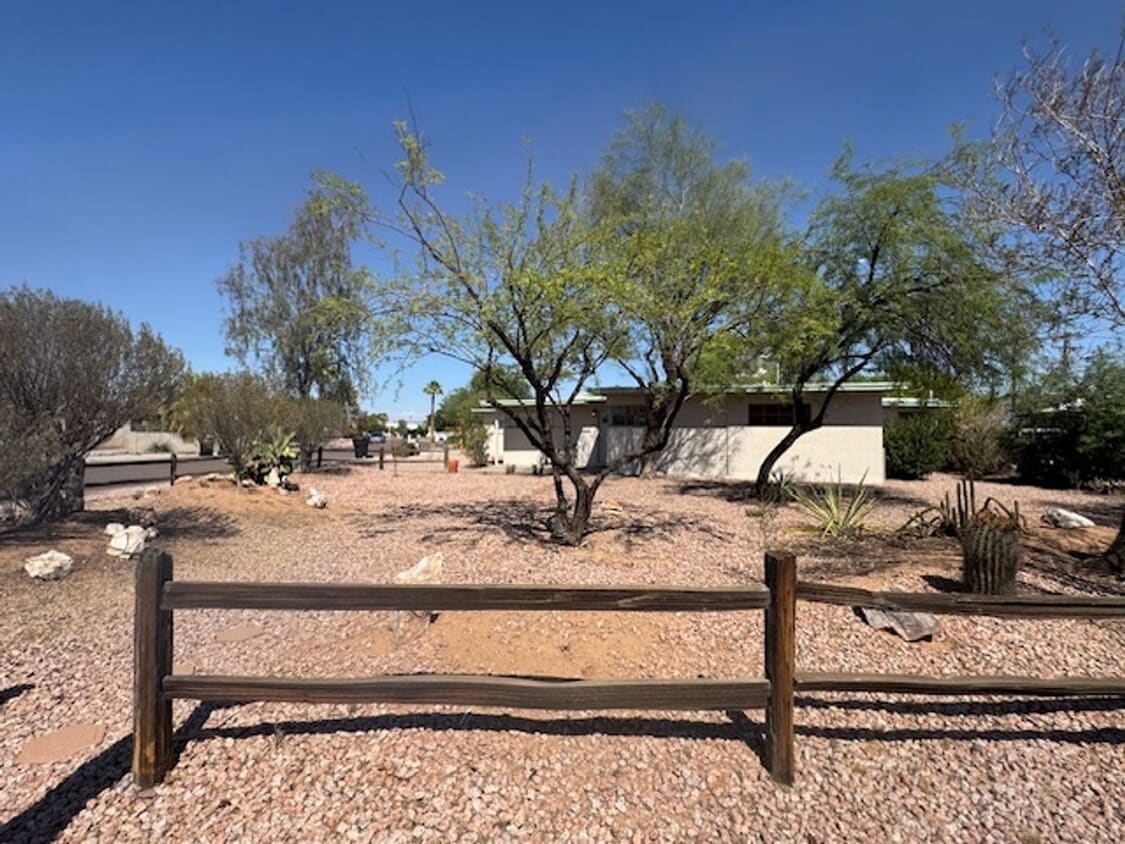 Foto del edificio - South Scottsdale huge corner lot 3 bedroom...