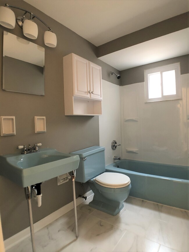 Bathroom - 162 Pointview Rd