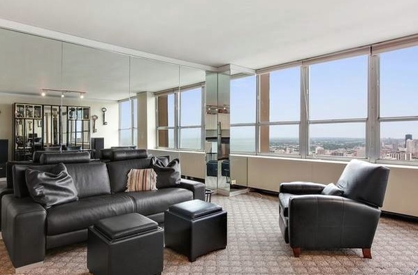 Foto principal - 655 W Irving Park Rd