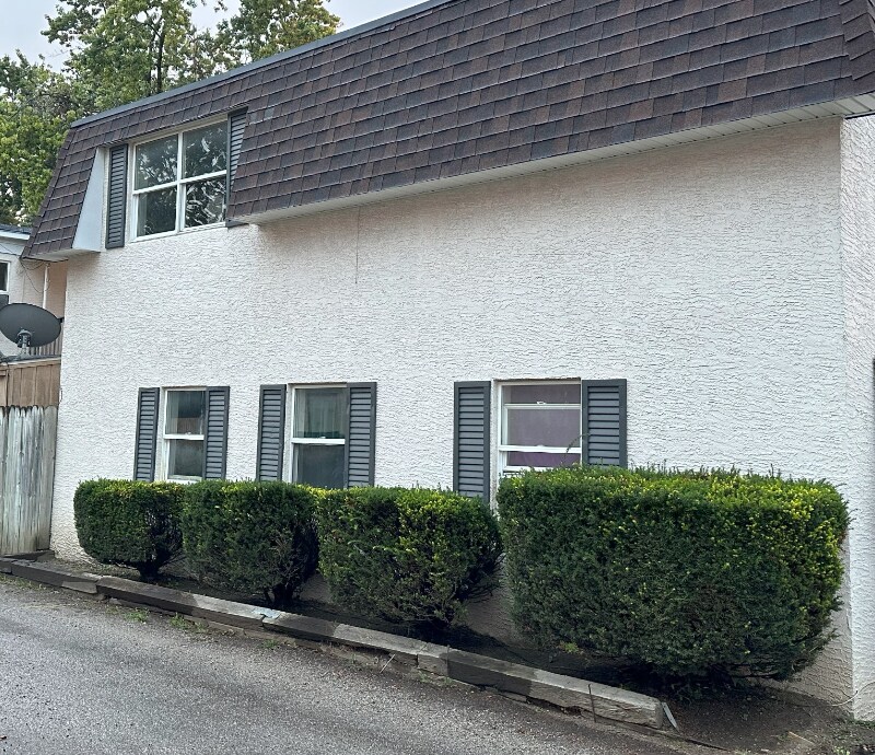 Primary Photo - 219 W Allen St