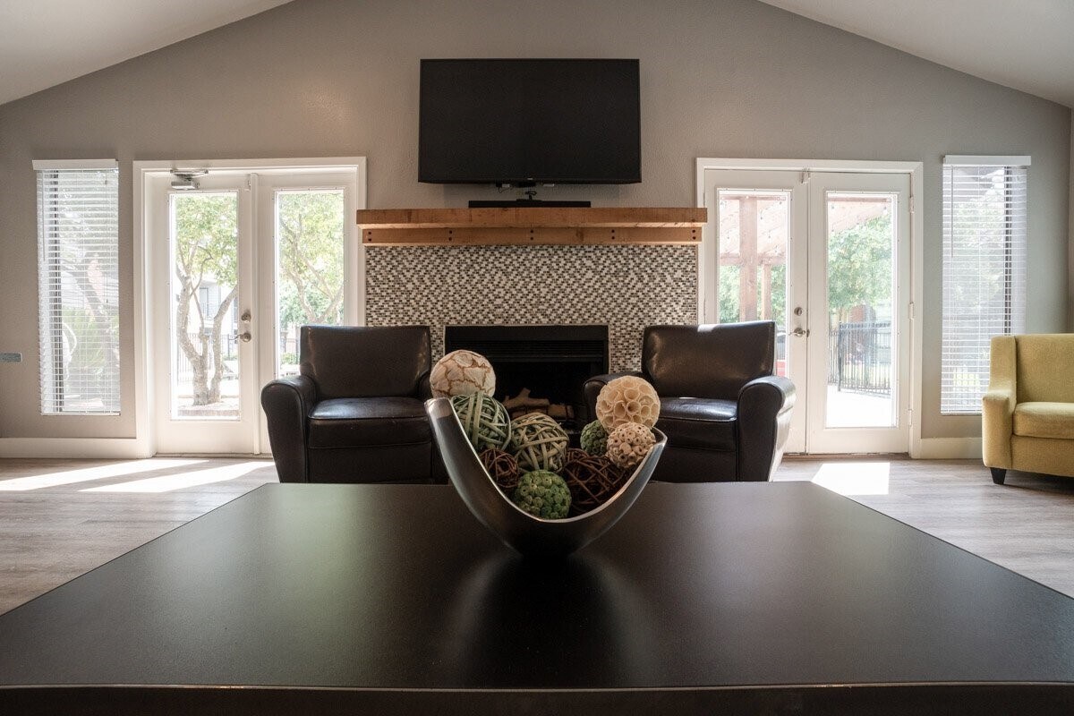 Foto del edificio - 1400 Clarewood Dr