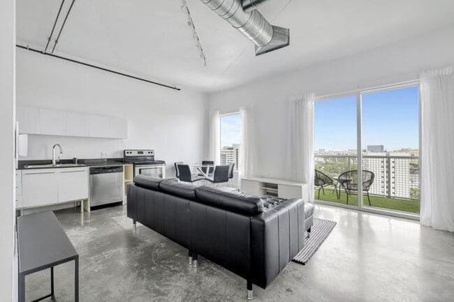 Foto del edificio - 10 SW South River Dr