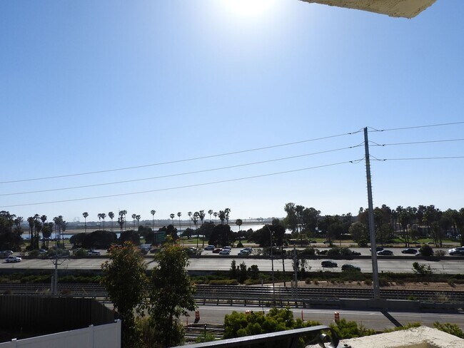 Foto del edificio - Lovely 2 bed 2bath with Stunning Views