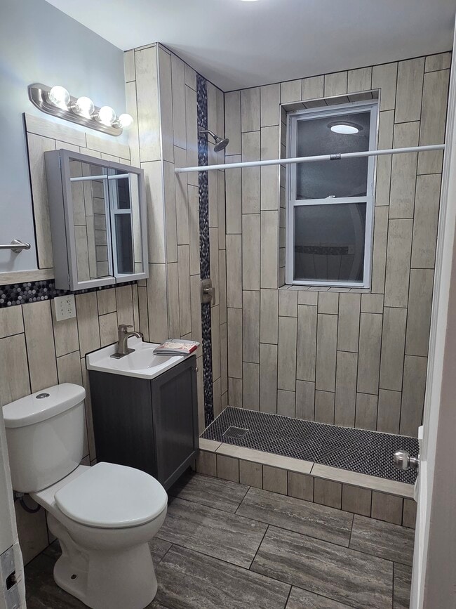 Building Photo - 1915 Harvey Ave