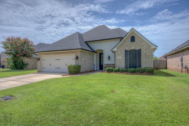 Building Photo - 525 Chinquipin Dr