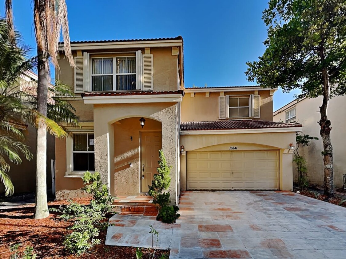 Primary Photo - 15841 SW 48th Mnr