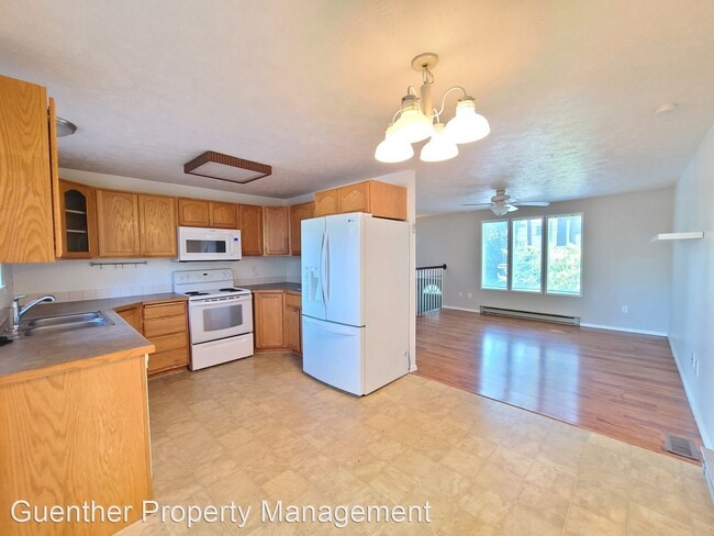 Building Photo - 3 br, 2 bath House - 4107 E Pratt Avenue