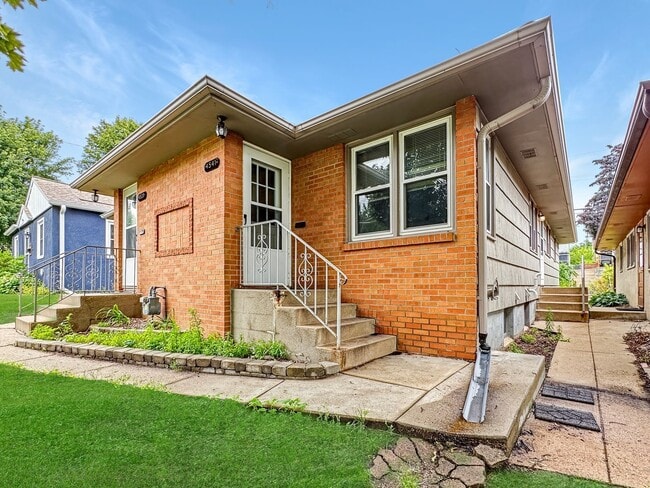 Foto del edificio - 4541 Bloomington Ave