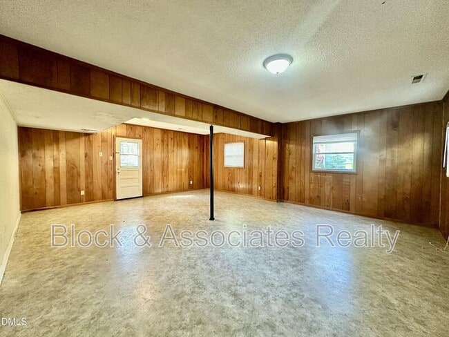 Foto del edificio - 9009 Langwood Dr