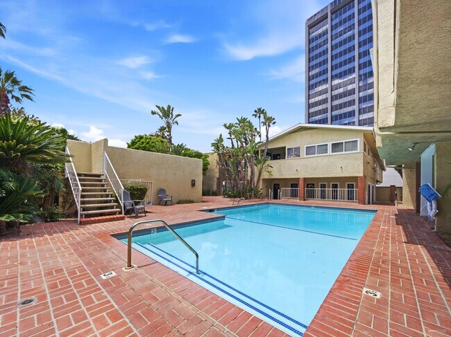 Foto del edificio - 4610 Densmore Ave