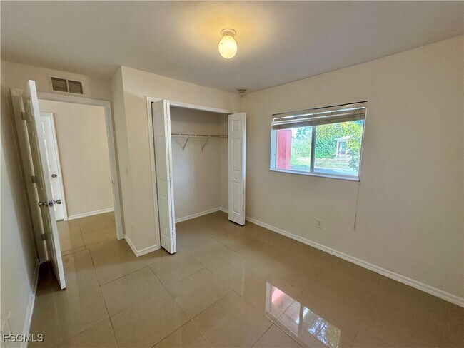 Foto del edificio - 10743 Robinson St