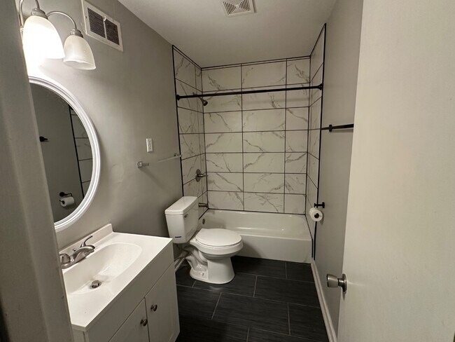 Foto del edificio - 4931 Kimball Ave