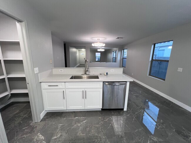 Foto del edificio - 15784 W Crocus Dr